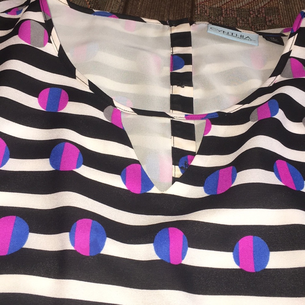 Cynthia Rowley Top - Geometric - Button down Back - Picture 6 of 13